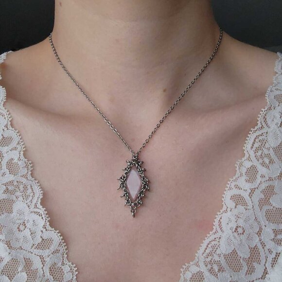 Vintage antique rose quartz and silver chainmail necklace ✦ fairy style ✦ - Picture 8 of 8